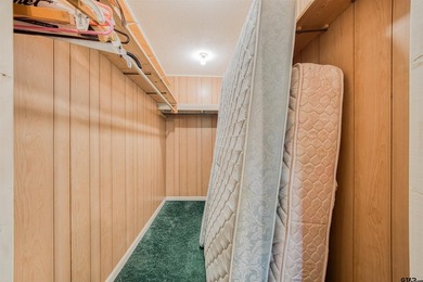 Adorable log cabin on beautiful Lake Winnsboro nestled in a - photo 36