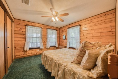 Adorable log cabin on beautiful Lake Winnsboro nestled in a - photo 39