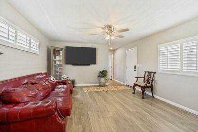 PRICE IMMPROVEMENT! NEARLY NEW!! Charming and very - photo 4