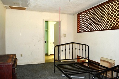 Great investor or first time owner home. Huge front yard to play - photo 7
