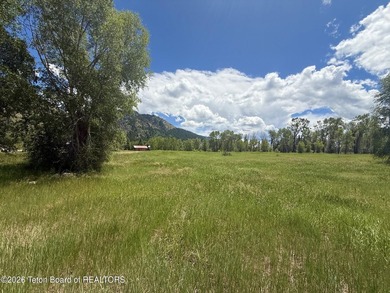 This oversized 1+ acre lot sits right in the heart of it all! - photo 3