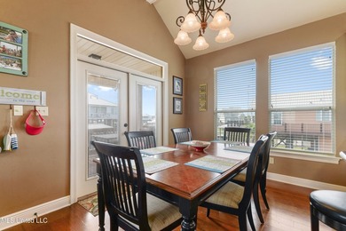 Spectacular home on a highly sought after street in Riverview - photo 12