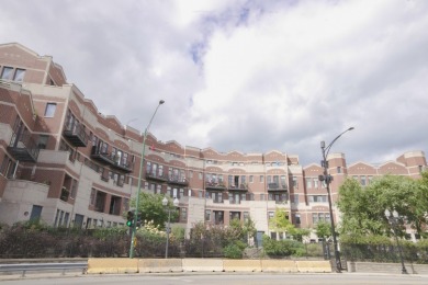 Lake Townhome/Townhouse For Sale in Chicago, Illinois