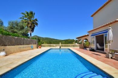Luxury 4 bedroom villa with pool located in Javea - photo 27