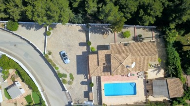 Luxury 4 bedroom villa with pool located in Javea - photo 3