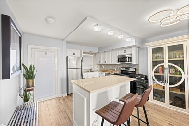 Beautifully remodeled 2-bedroom, 2-bath Intracoastal residence
