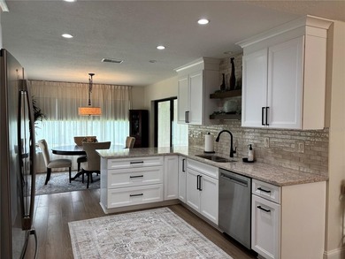 FANTASTIC OPPORTUNITY! STUNNING HOME IN THE HIGHLY DESIRABLE - photo 11