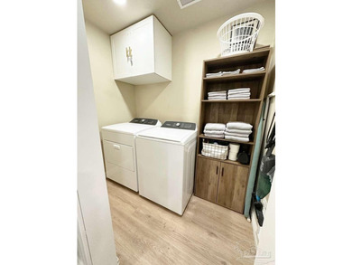 Charming and move-in ready in Pensacola! Step into this fully - photo 11