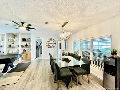 Beautiful RARE 3 BEDROOM home. 1792 SqFt. Gorgeously remodeled! - photo 12