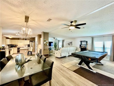 Beautiful RARE 3 BEDROOM home. 1792 SqFt. Gorgeously remodeled! - photo 14