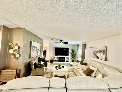 Beautiful RARE 3 BEDROOM home. 1792 SqFt. Gorgeously remodeled! - photo 16