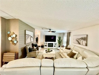 Beautiful RARE 3 BEDROOM home. 1792 SqFt. Gorgeously remodeled! - photo 17