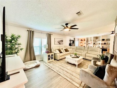 Beautiful RARE 3 BEDROOM home. 1792 SqFt. Gorgeously remodeled! - photo 18