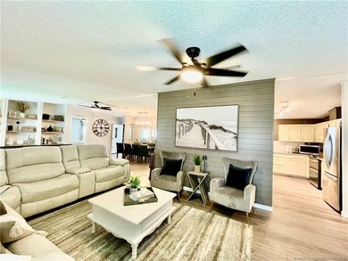 Beautiful RARE 3 BEDROOM home. 1792 SqFt. Gorgeously remodeled! - photo 20