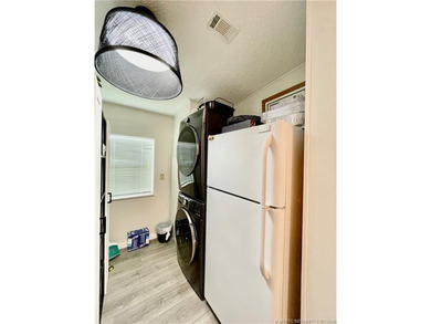 Beautiful RARE 3 BEDROOM home. 1792 SqFt. Gorgeously remodeled! - photo 23