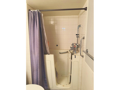 Beautiful corner-unit condo located in the desirable 55+ - photo 24