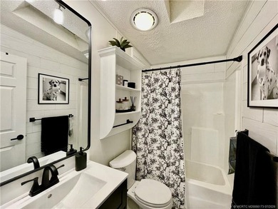 Beautiful RARE 3 BEDROOM home. 1792 SqFt. Gorgeously remodeled! - photo 28