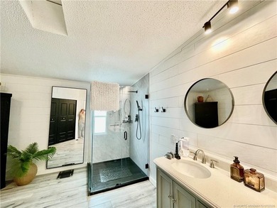 Beautiful RARE 3 BEDROOM home. 1792 SqFt. Gorgeously remodeled! - photo 35
