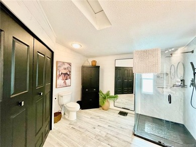 Beautiful RARE 3 BEDROOM home. 1792 SqFt. Gorgeously remodeled! - photo 38