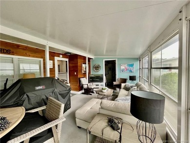 Beautiful RARE 3 BEDROOM home. 1792 SqFt. Gorgeously remodeled! - photo 42
