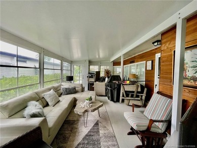 Beautiful RARE 3 BEDROOM home. 1792 SqFt. Gorgeously remodeled! - photo 43