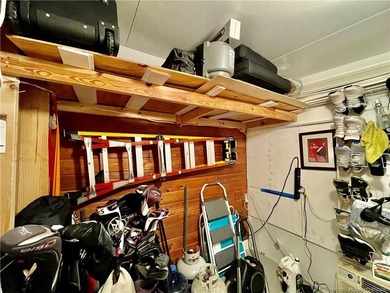 Beautiful RARE 3 BEDROOM home. 1792 SqFt. Gorgeously remodeled! - photo 44