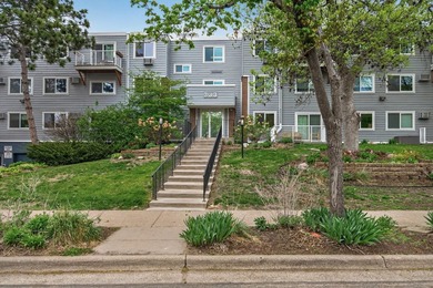 Welcome to this stylish and conveniently located condo in the - photo 1