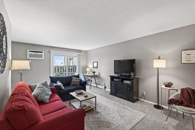 Welcome to this stylish and conveniently located condo in the - photo 5