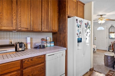 Charming 2 bedroom, 1 bath, coastal home located on 3 lots in - photo 11