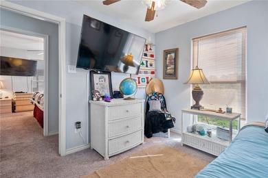Charming 2 bedroom, 1 bath, coastal home located on 3 lots in - photo 13