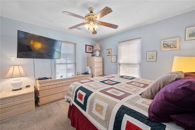 Charming 2 bedroom, 1 bath, coastal home located on 3 lots in - photo 15