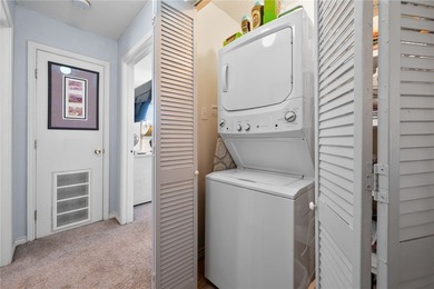 Charming 2 bedroom, 1 bath, coastal home located on 3 lots in - photo 17