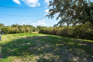 Charming 2 bedroom, 1 bath, coastal home located on 3 lots in - photo 18