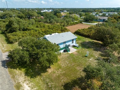 Charming 2 bedroom, 1 bath, coastal home located on 3 lots in - photo 21