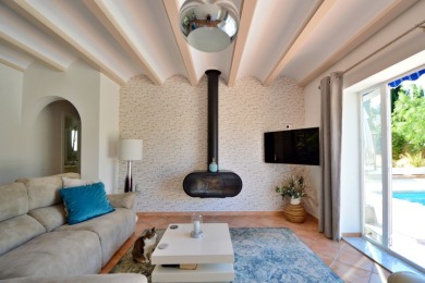 Luxury 4 bedroom villa with pool located in Javea - photo 5
