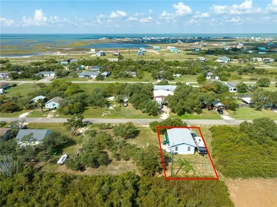 Charming 2 bedroom, 1 bath, coastal home located on 3 lots in - photo 23