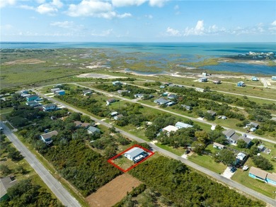 Charming 2 bedroom, 1 bath, coastal home located on 3 lots in - photo 24