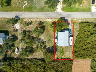 Charming 2 bedroom, 1 bath, coastal home located on 3 lots in - photo 25