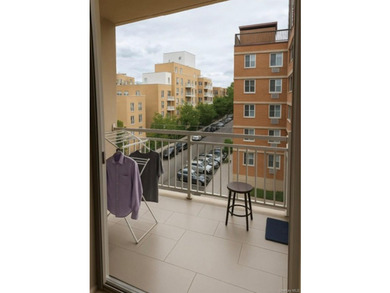 Welcome to this elevator condo features open kitchen concept - photo 3