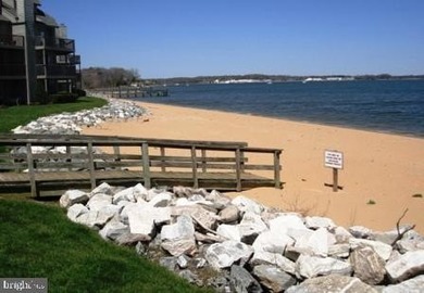 OPEN Sunday 10 -12 NOOON === WATERFRONT= ONE BEDROOM *C* FLOOR - photo 29