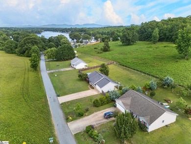 Great yard near the lake! - photo 32