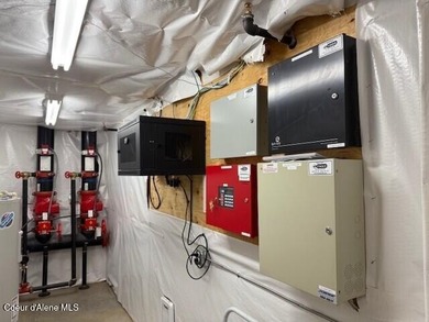 This 48,000 SqFt warehouse building is in excellent condition - photo 9
