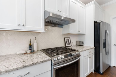 Back on the market due to Buyer's financing! Beautiful 4-bedroom - photo 12