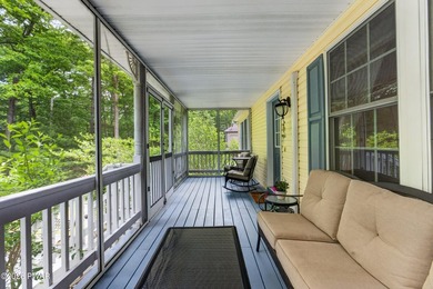 COUNTRY CHARM MEETS MODERN COMFORT IN THIS INVITING FARMHOUSE - photo 6