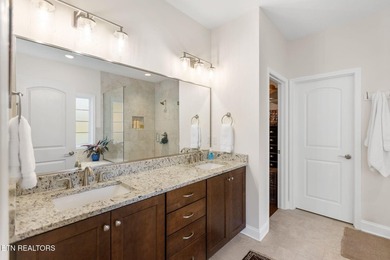 Back on the market due to Buyer's financing! Beautiful 4-bedroom - photo 17