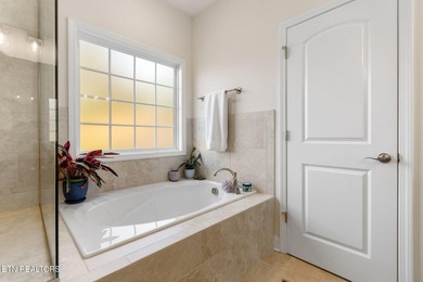 Back on the market due to Buyer's financing! Beautiful 4-bedroom - photo 19