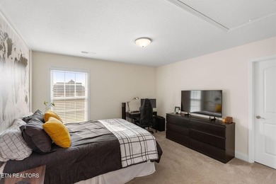 Back on the market due to Buyer's financing! Beautiful 4-bedroom - photo 26