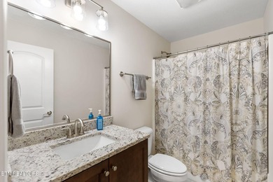 Back on the market due to Buyer's financing! Beautiful 4-bedroom - photo 27