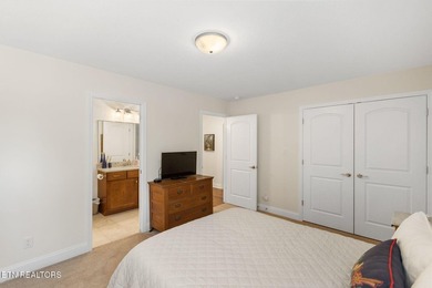 Back on the market due to Buyer's financing! Beautiful 4-bedroom - photo 31