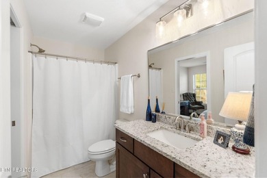 Back on the market due to Buyer's financing! Beautiful 4-bedroom - photo 32